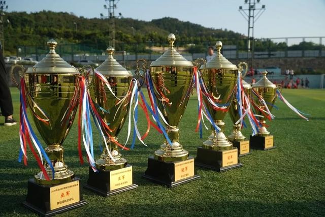 小萨32+21国王险胜鹈鹕3连胜 绿军大胜活塞